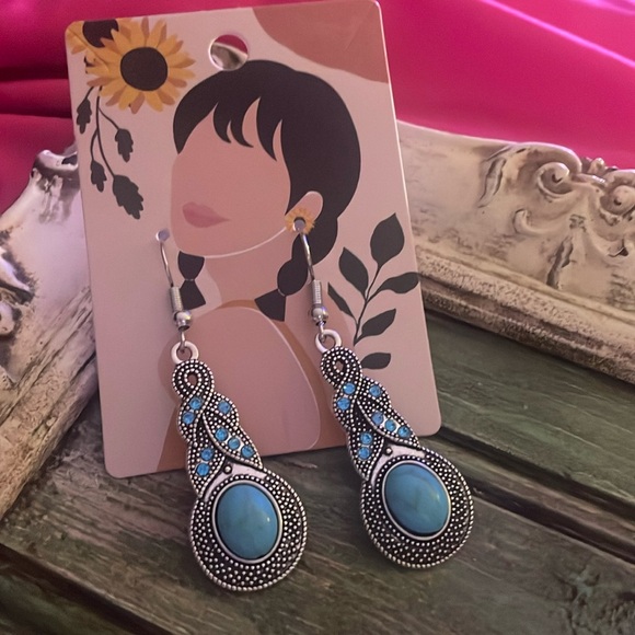 NWOT Faux turquoise and stone earrings - Picture 1 of 3